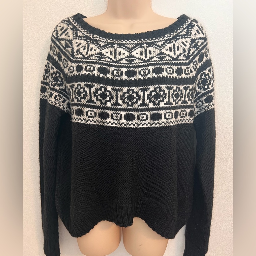 American Eagle Outfitters Sweater